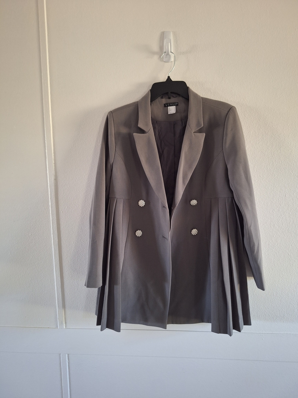 VENUS Gray Double-Breasted Pleated Blazer with Decorative Buttons